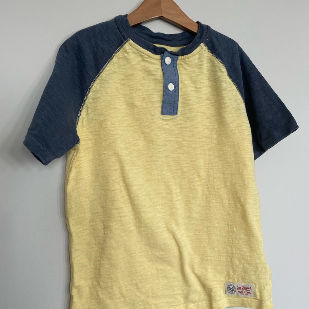 Gap t-shirt